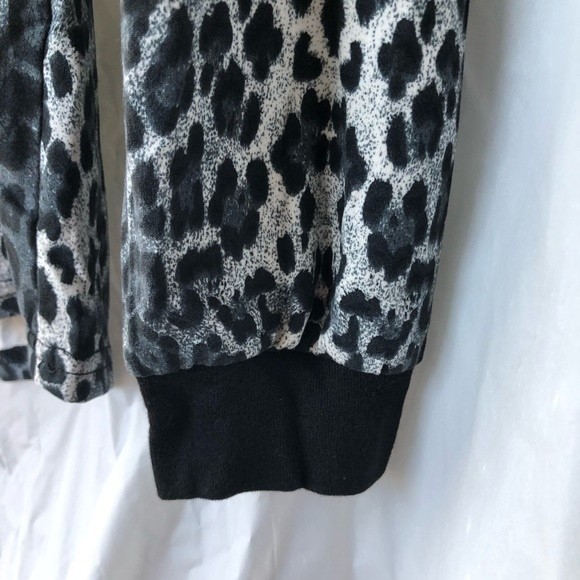 NWT LA SHEN Women’s Leopard print V-Neck button down Camo Long Sleeves Size S - Picture 6 of 16